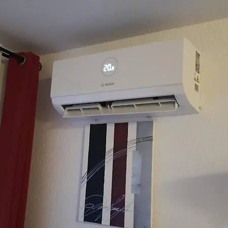 Casa de Férias Joli T2 Climatise 70 Dans Un Ecrin De Verdure 04000