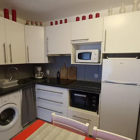 Casa de Férias Joli T2 Climatise 70 Dans Un Ecrin De Verdure 04000 *