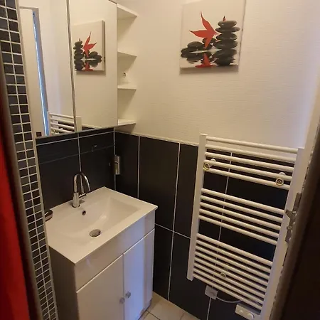 Joli T2 Climatise 70 Dans Un Ecrin De Verdure 04000 דינייה-לה-בן